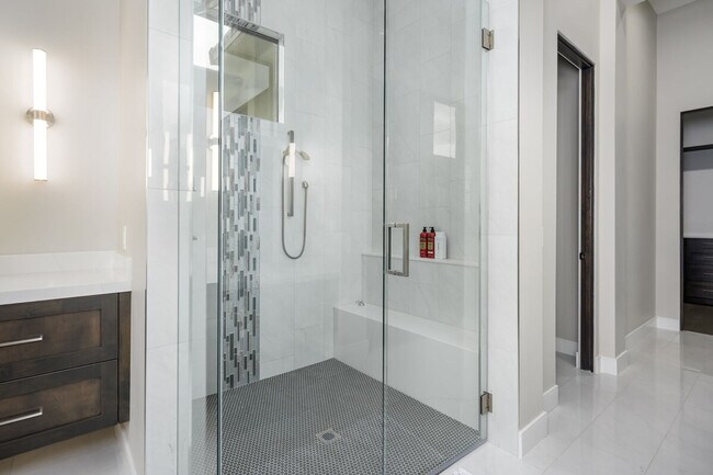 Building Photo - 8742 E Woodley Way