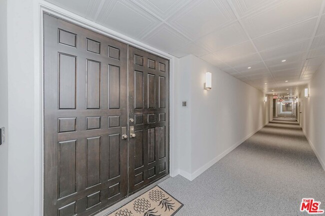 Building Photo - 4460 Wilshire Blvd