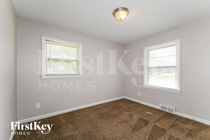 Building Photo - 535 St Anthony Ln