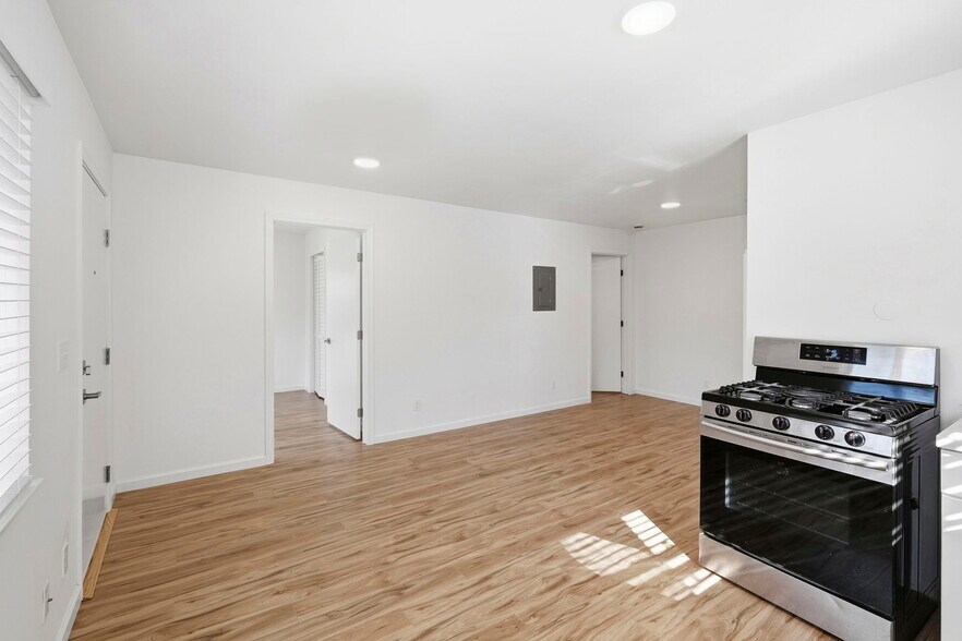 Building Photo - 114 Park Ave