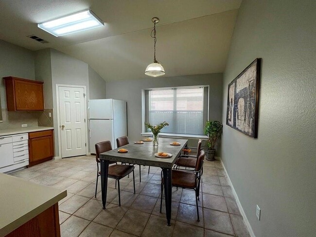 Building Photo - 2305 Bakers Way