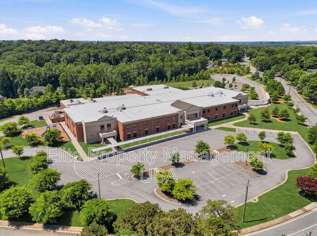 Building Photo - 1338 Northwood Cir NE