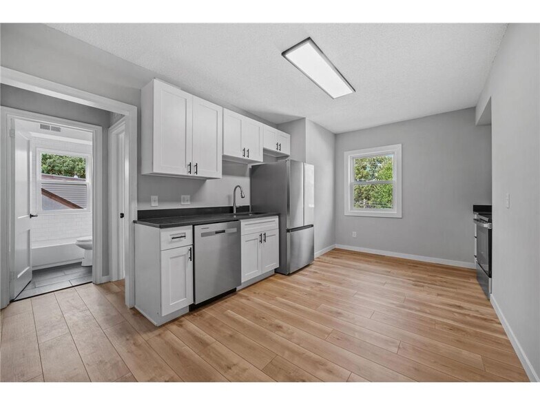 Building Photo - 3379 Brownlow Ave