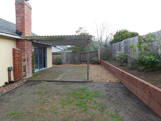 Building Photo - Charming 3 Bedroom Home in North Goleta