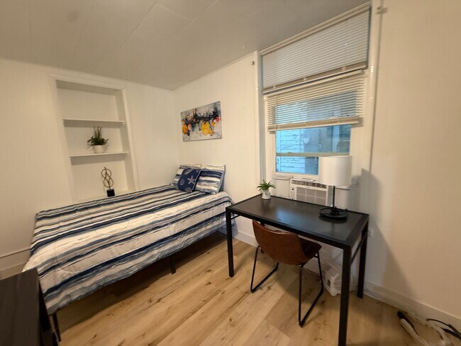 Building Photo - Affordable Private Guy Room in Avenues/University Area - Main Floor