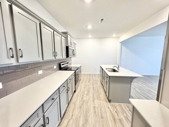 Building Photo - 3 br paired home with 2nd floor loft 2 car garage near I-40 and I-77