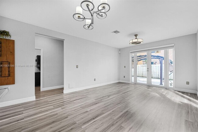 Building Photo - 640 SE 1st St