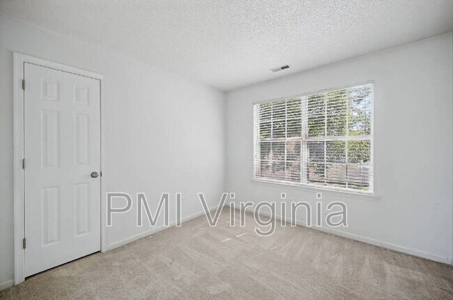 Building Photo - 1213 Ruxton Ct