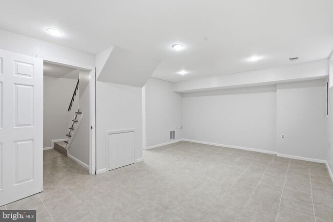 Building Photo - 5001 Lambsgate Ln