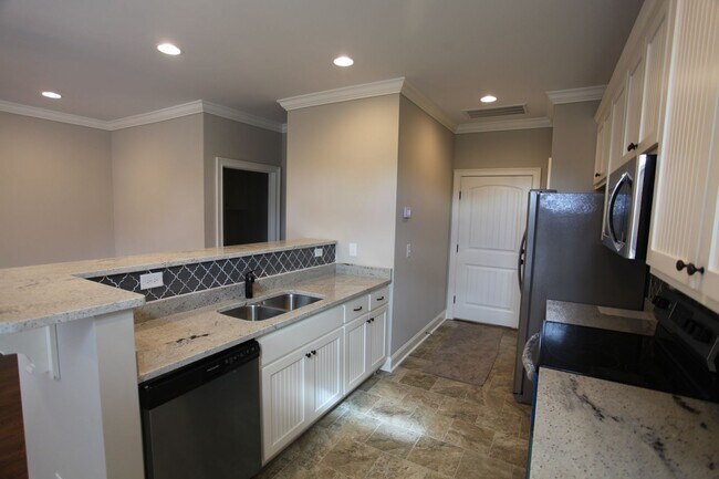 Building Photo - Townhome at Runningvine!
