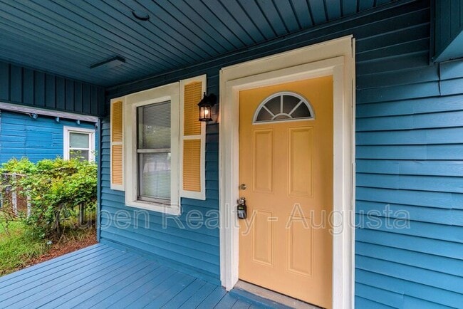 Building Photo - 1973 Battle Row