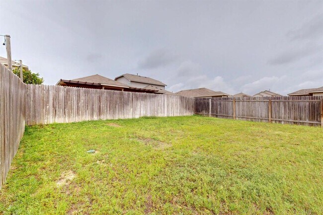 Building Photo - 216 Yoakum St