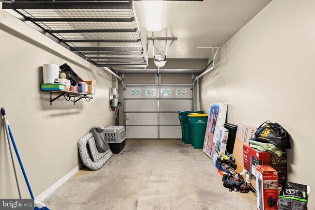 Building Photo - 2080 Deer Run Dr