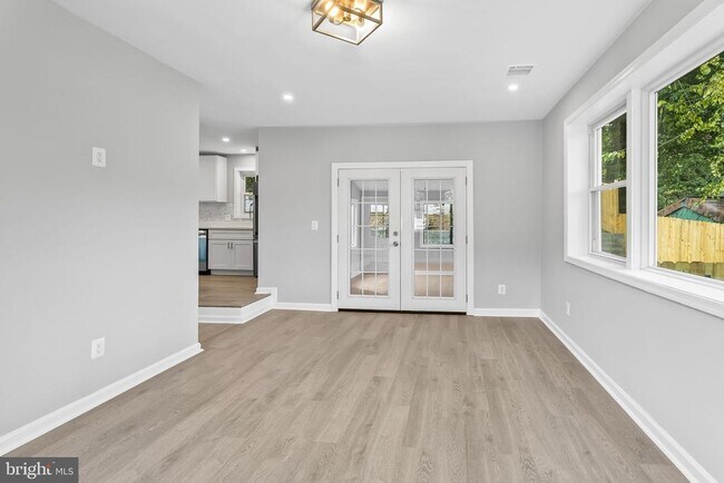 Building Photo - 5822 Brookview Dr
