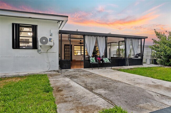 Building Photo - 2788 SW 33rd Ct