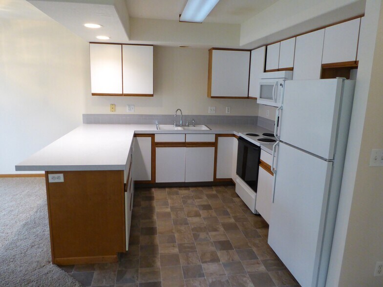 Building Photo - 1637 Westbridge Dr