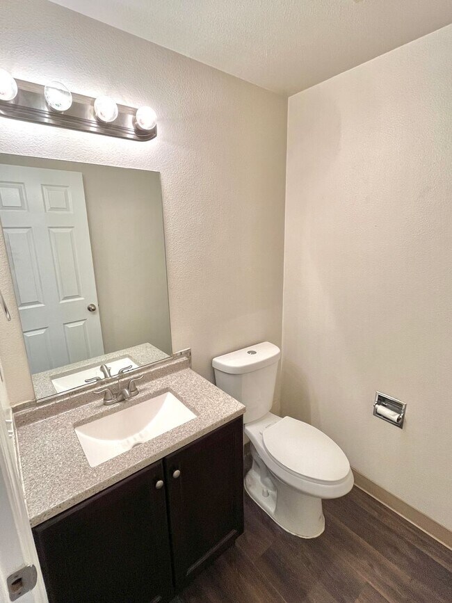 Building Photo - GREEJ03