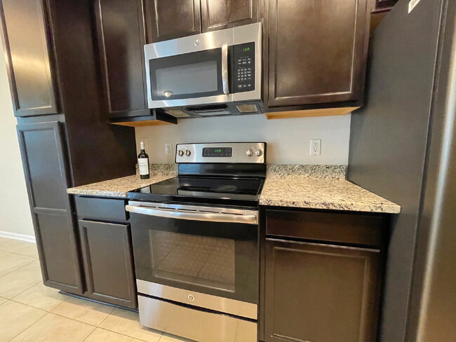 Building Photo - Moultrie Village Townhome, 2 BR/2.5 BA/1 Car
