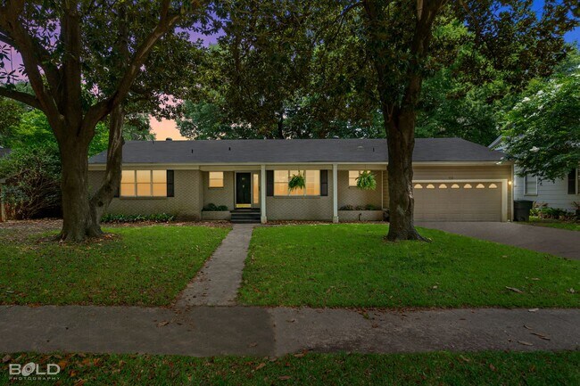 Building Photo - Adorable Broadmoor rental!