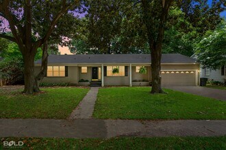 Building Photo - Adorable Broadmoor rental!