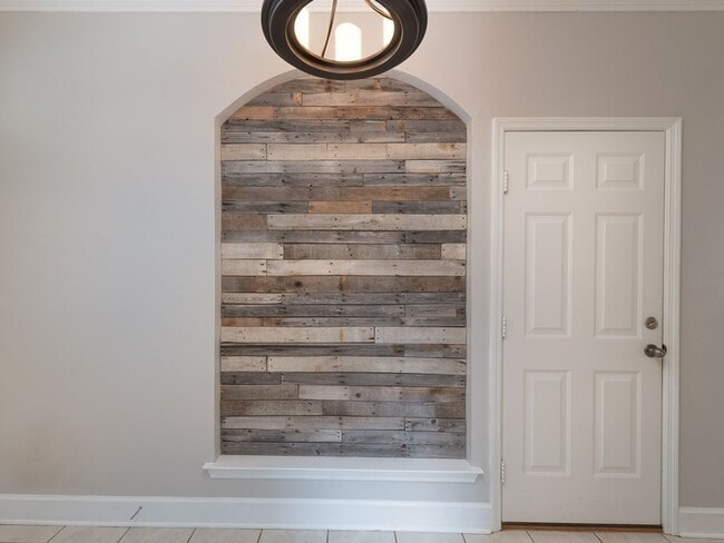 Building Photo - Beautiful 3 bedroom town home for rent Aug...