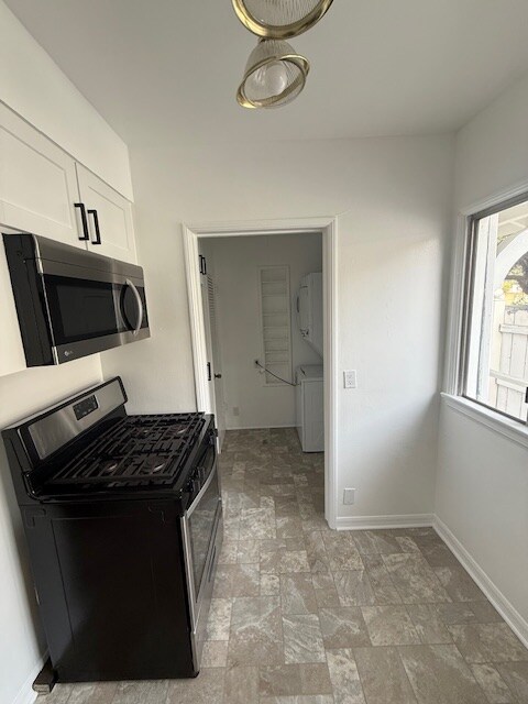 Building Photo - 14732 Burbank Blvd