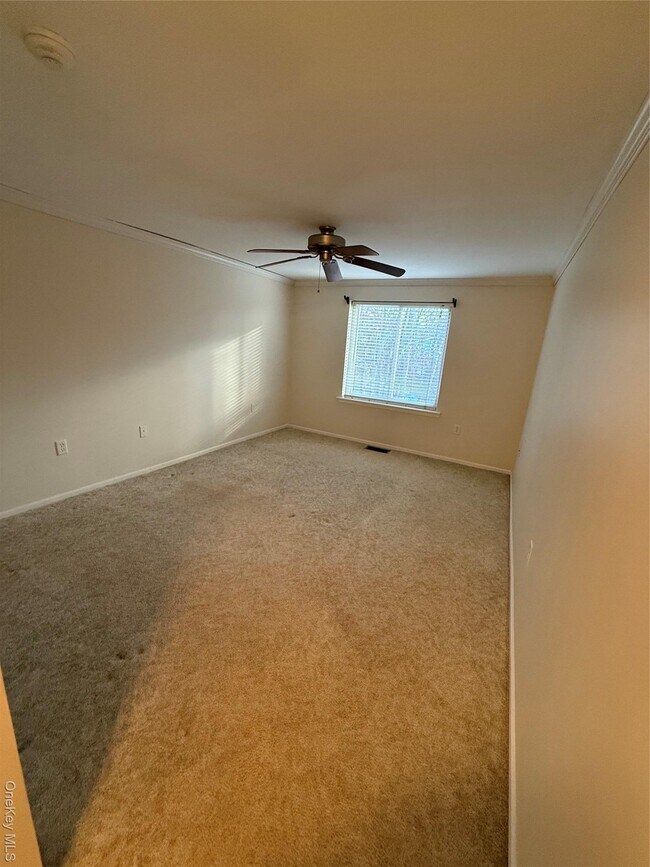 Building Photo - 586 Blue Ridge Dr