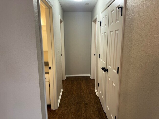 Building Photo - 323 S 12th St