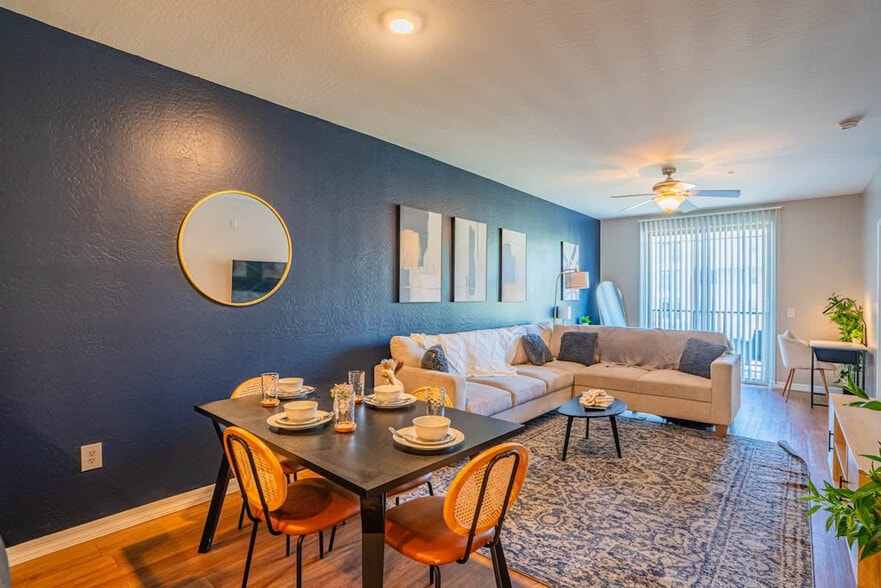 Building Photo - 1275 E University Dr