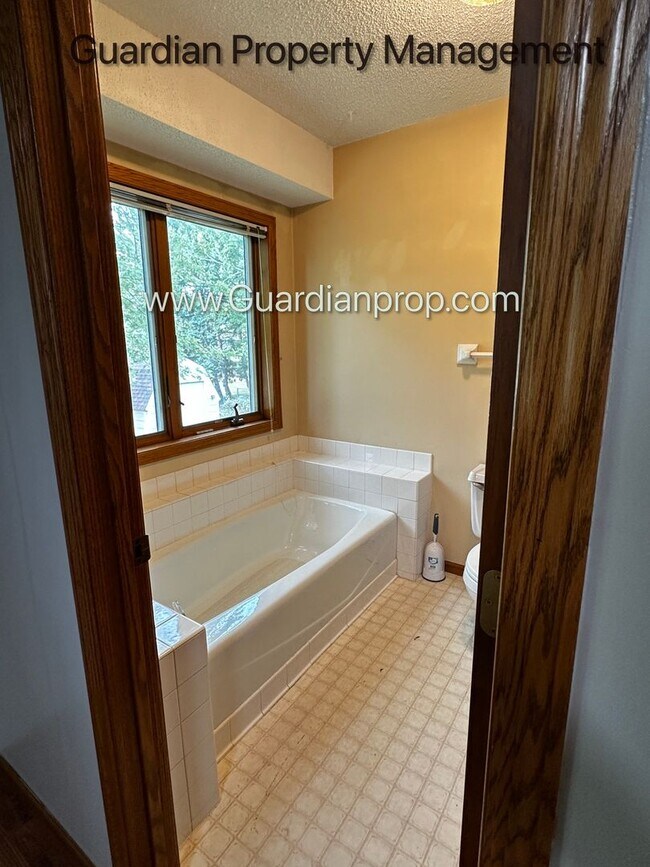 Building Photo - Maple Grove Single Family Home, 2 Car Garage, Dishwasher, Solar, Available Now