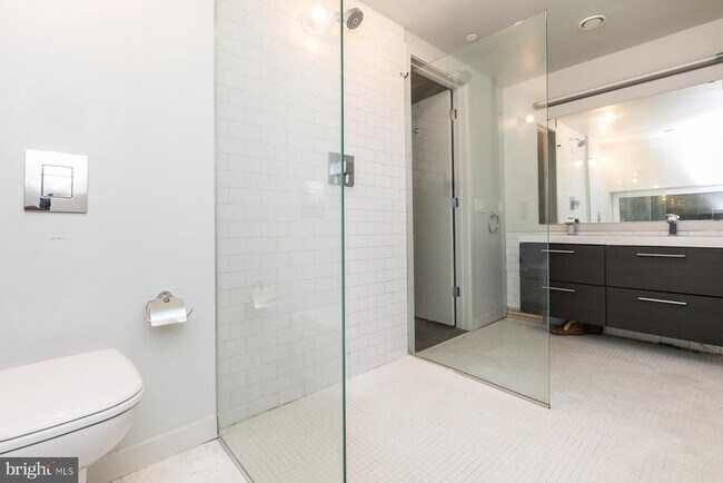 Building Photo - 2328 Memphis St