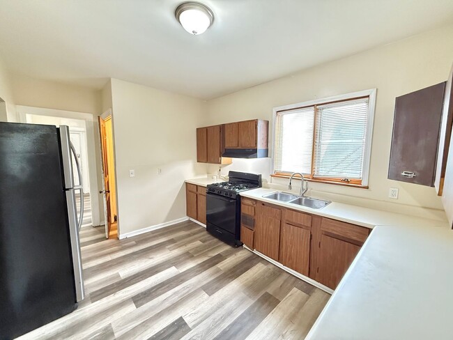 Building Photo - 4/2 Single Family Home | Hardwood Floors |...