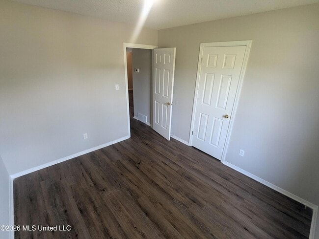 Building Photo - 904 Acorn Cove
