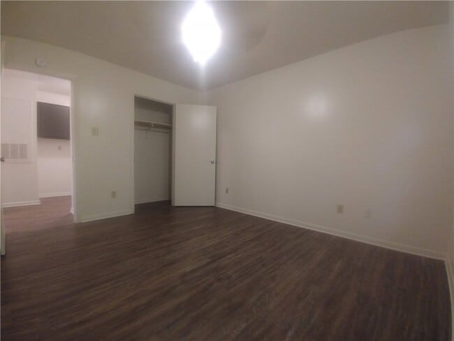 Building Photo - 703 San Saba Dr