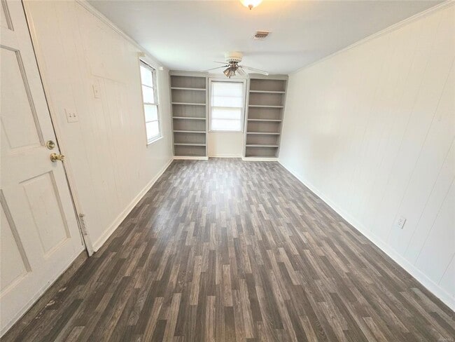 Building Photo - 204 W Park Ave