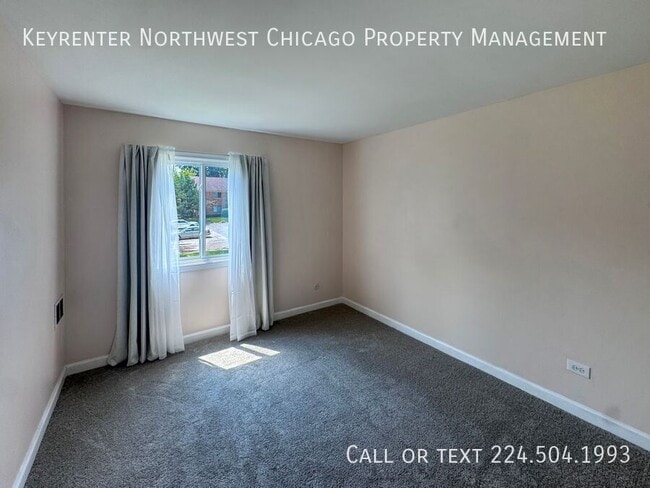 Building Photo - 33561 N Royal Oak Ln
