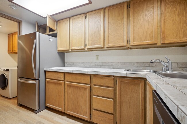 Building Photo - 7338 W Lake Sammamish Pky NE