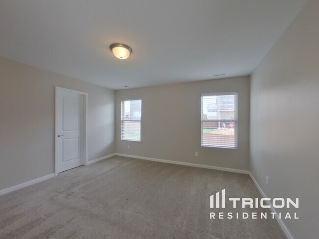 Building Photo - 1035 Lonergan Cir