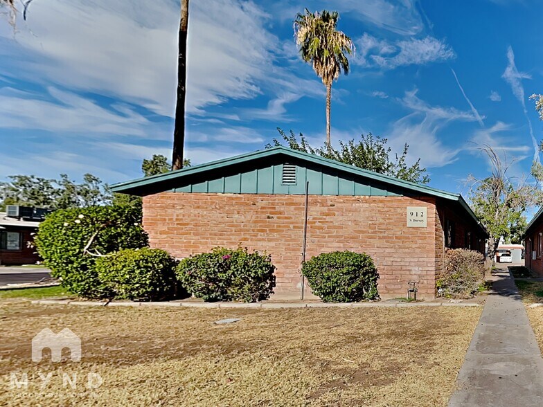 Building Photo - 912 S Dorsey Ln