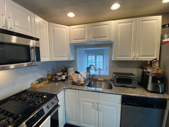 Building Photo - 88 Pearl St