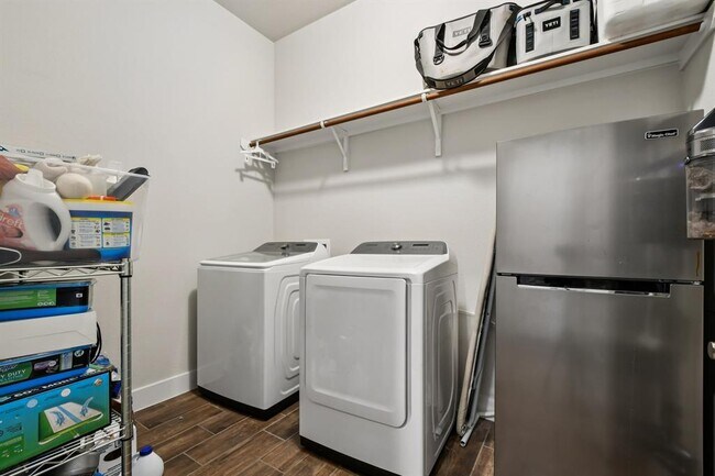 Building Photo - 11212 Charger Wy