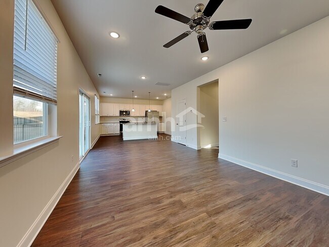 Building Photo - 15732 Thomas Rd