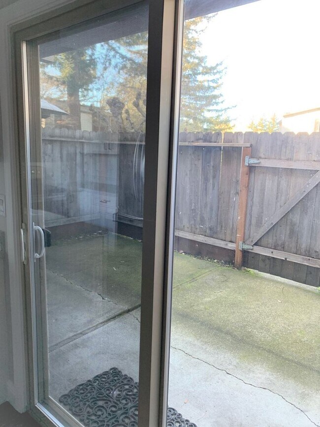 Building Photo - Lovely 2 bedroom PUD in the E Section of R...
