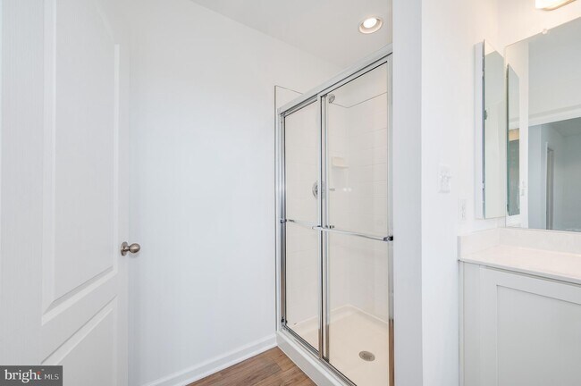 Building Photo - 301 Hillsdale Pl