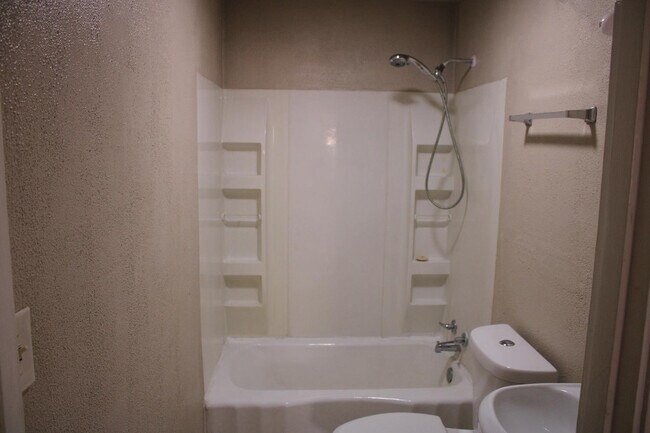 Building Photo - 506 E Municipal Dr