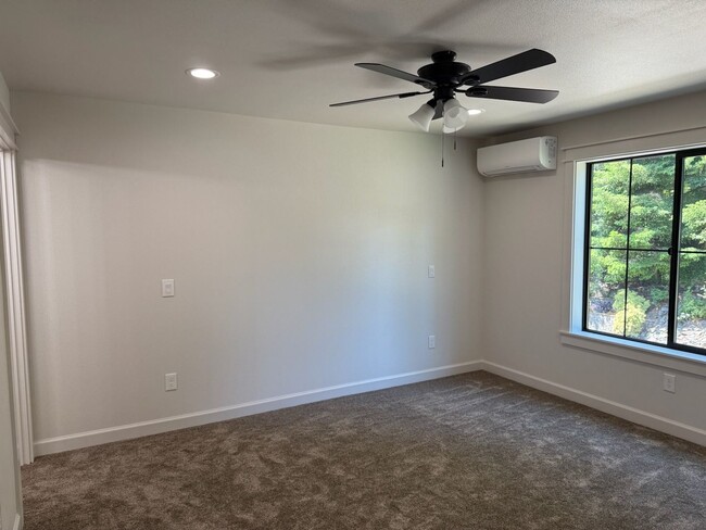 Building Photo - Charming 3 Bedroom, 2 1/2 Bath Farmhouse S...