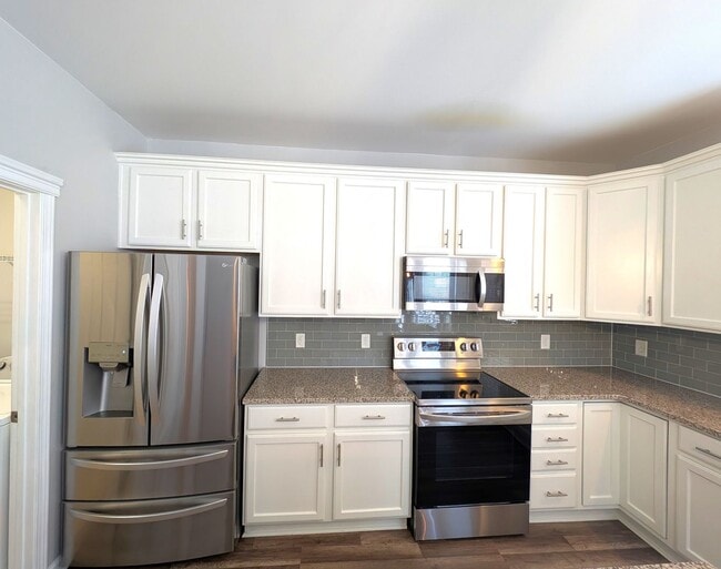 Building Photo - Pristine 4 bed, 2.5 bath Home Located in the Falcon Ridge Community!