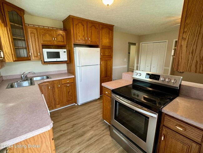 Building Photo - 8413 Cloverport Dr