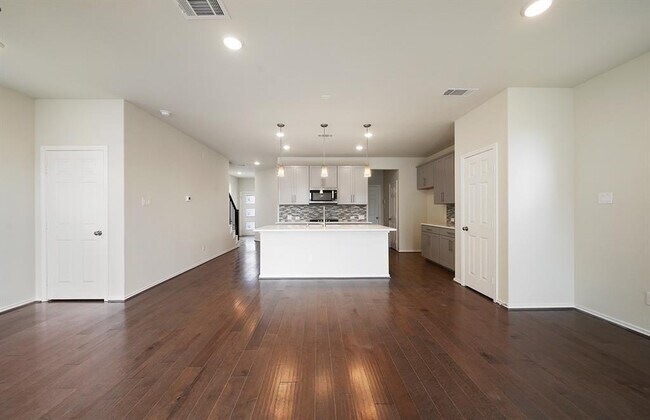 Building Photo - 8647 Cedardale Park Dr