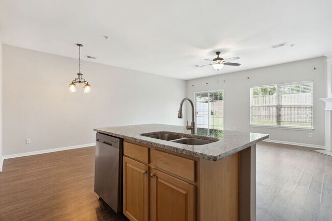 Building Photo - 372 Azalea Cir